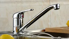 蛇口を開けるとブーンと鳴る　集合住宅で多い原因と今すぐできる直し方