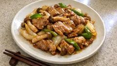 焼き肉のたれで味が決まる。豚肩ロースと野菜のシャキッと炒め（漬け込みでしっとり）