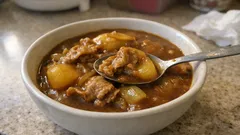 人参なしでも満足。豚こまと生姜でコクが出る、じゃがいもたっぷりポークカレー