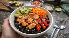 黒米で満足ワンボウル：サーモンのさっぱりマリネで作るポキボウル（ランチにも）