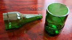 ガラス瓶カットを自宅で安全にやる方法3選、ワインボトルを花びんにリメイク