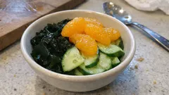 定番のきゅうりとわかめの酢の物にみかん缶をプラス。後味が軽いさっぱり副菜レシピ